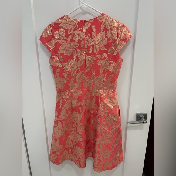 Vince Camuto Jacquard Cap-Sleeve Metallic Fit and Flare Dress Size 6 - Picture 12 of 12